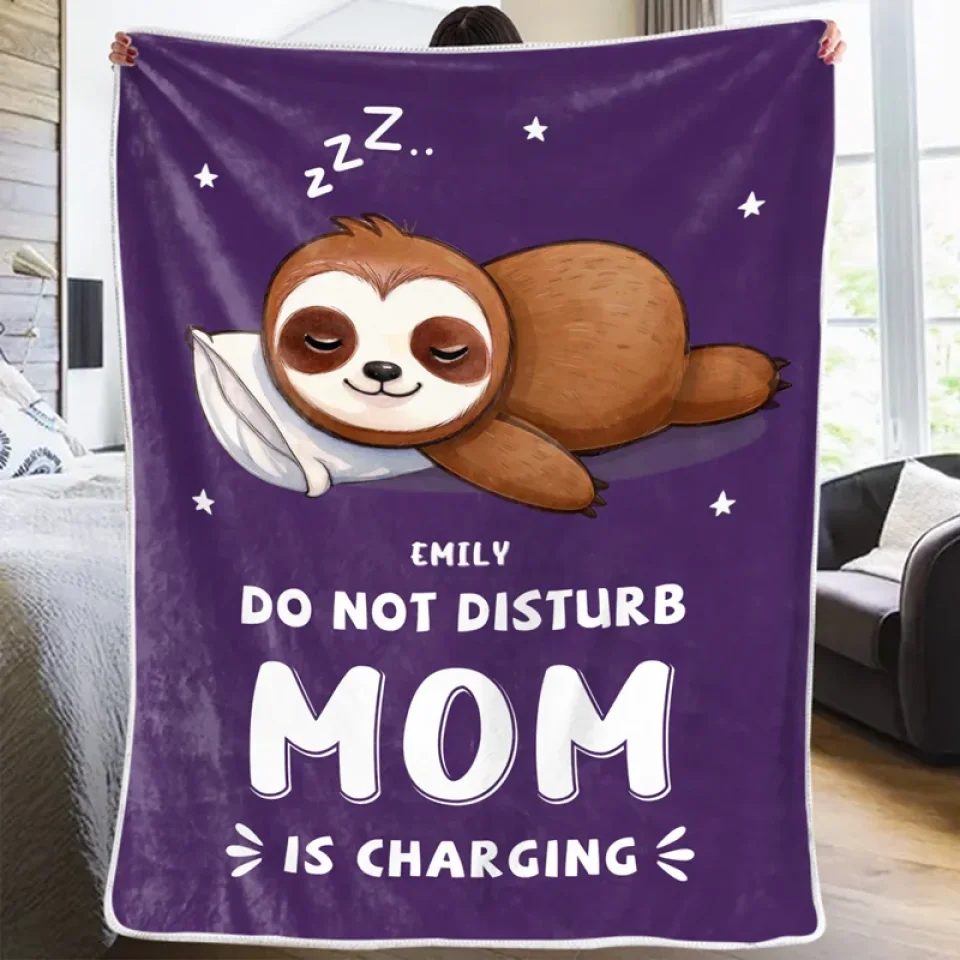 Do Not Disturb Mom Is Charging - Family Personalized Custom Blanket - Gift For Mom, Grandma - Image 3