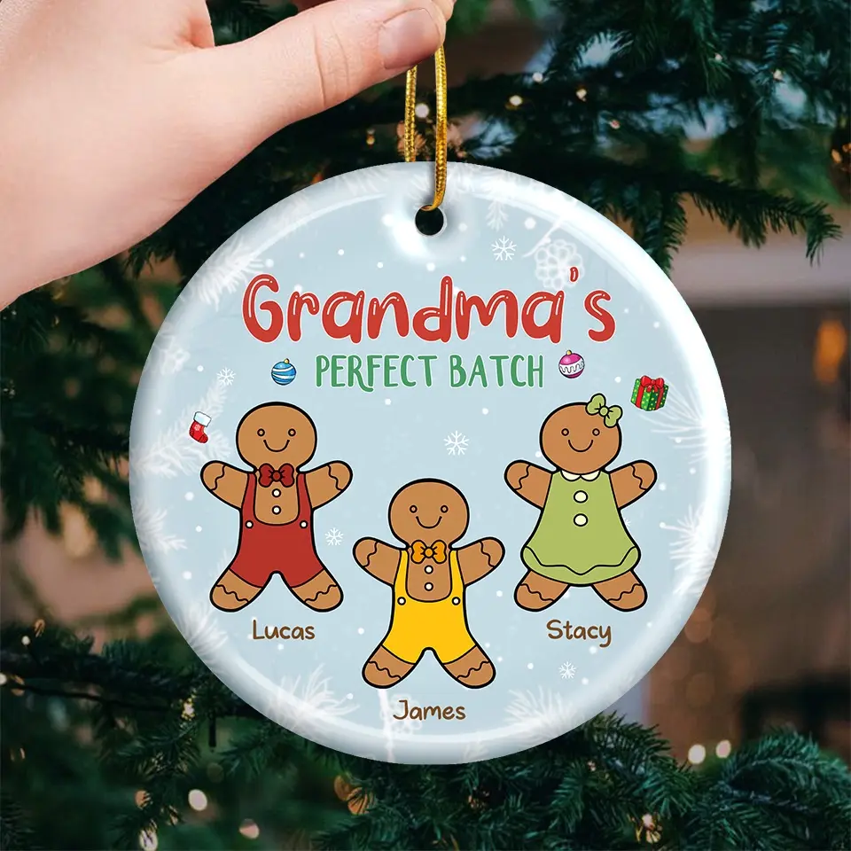 Gingerbread Kisses And Christmas Wishes - Family Personalized Custom Ornament - Ceramic Round Shaped - Christmas Gift For Mom, Grandma - Image 3